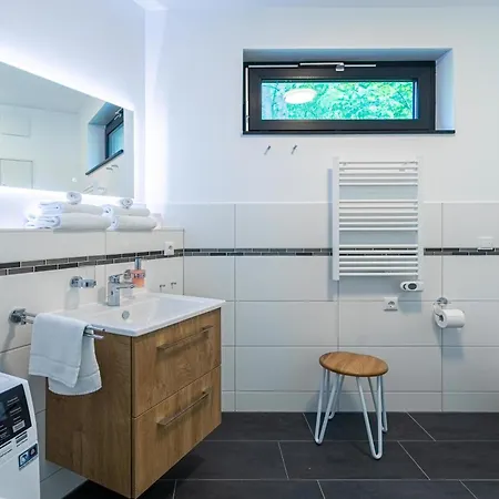 Maulwurfsgarten - Modernes Mit Terrasse, Walk-in-dusche & Wellnesszugang Krakow am See